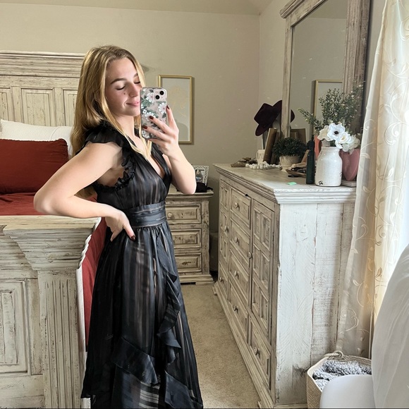 NWT BCBGMAXAZRIA SIZE 4 BLACK FLOWY HIGH LOW DRESS BLACK - Picture 2 of 9